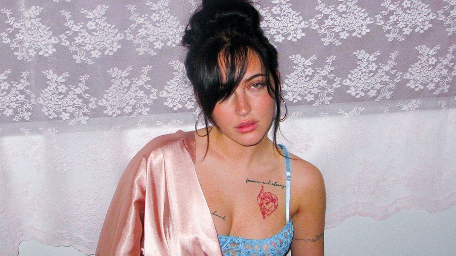 Cil, American Pop Singer-Songwriter, Opens Up About the Emotions Behind Her Latest EP