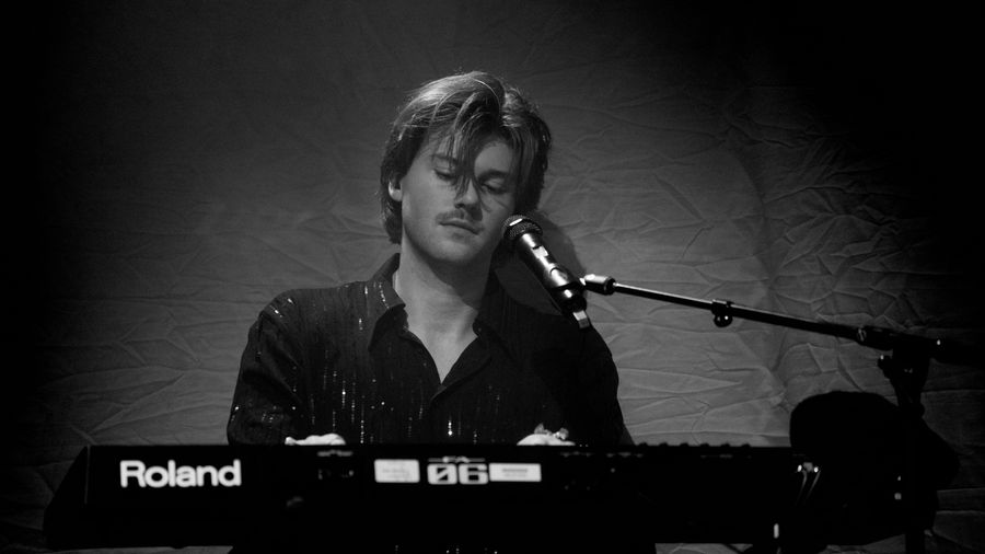 Singing, Screaming & Throwing Money: Ruel Live in Berlin