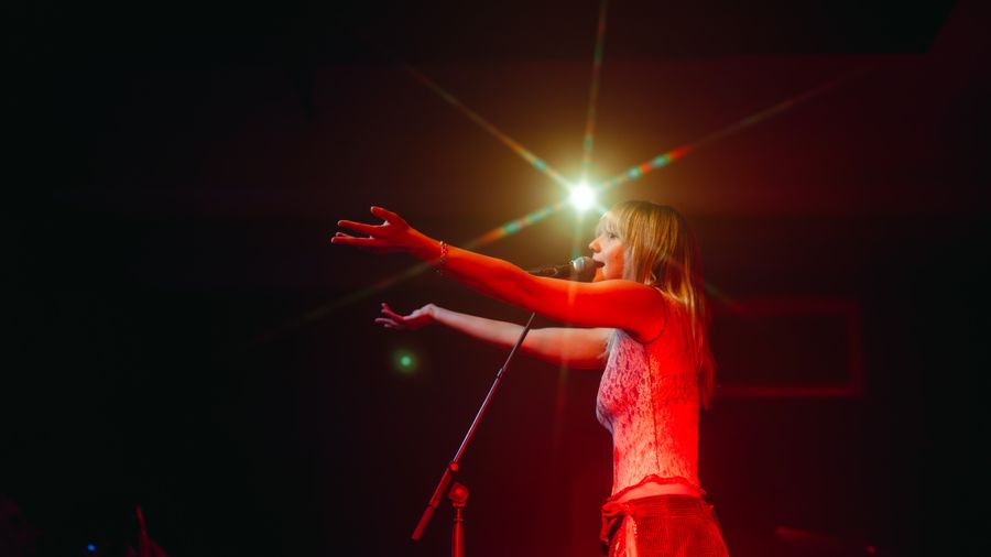 Poetically Intimate: Dora Jar Live in Berlin