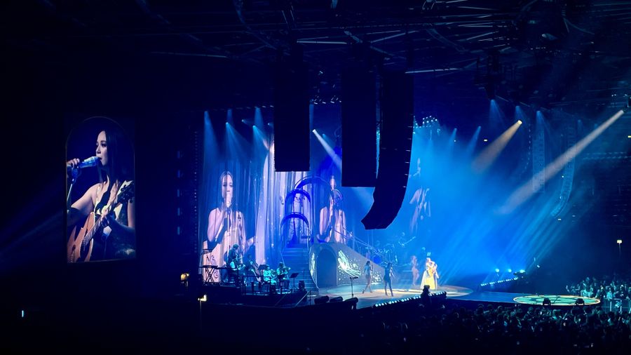 "We All Make Mistakes": Laufey's A Matter of Time Tour Live in Berlin