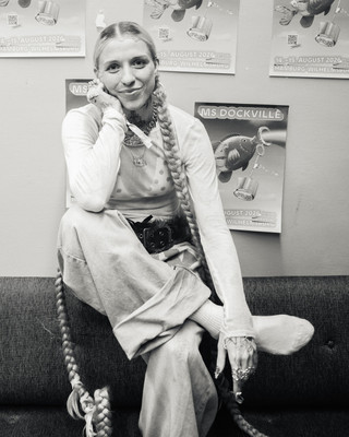Jolle on Her Debut Album "sunny side up/: down" ‒ an Interview