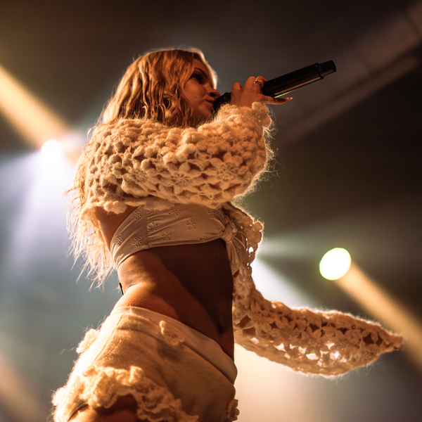 No Extras Needed – Ellice Owns Berlin