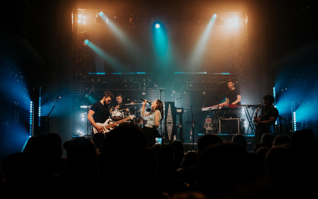 Pictures: Alice Merton via: https://www.alicemerton.com/pictures